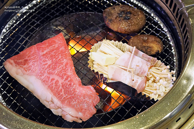 日本唯一迴轉燒肉｜一升びん總店，三大和牛松阪牛赫然在列｜三重松阪住宿