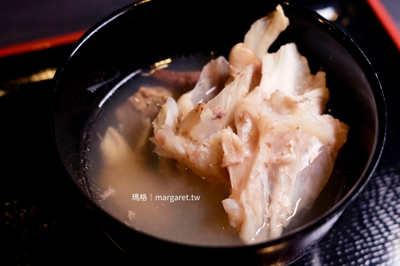 青森魚酒小館膠質豐富的魚骨湯。