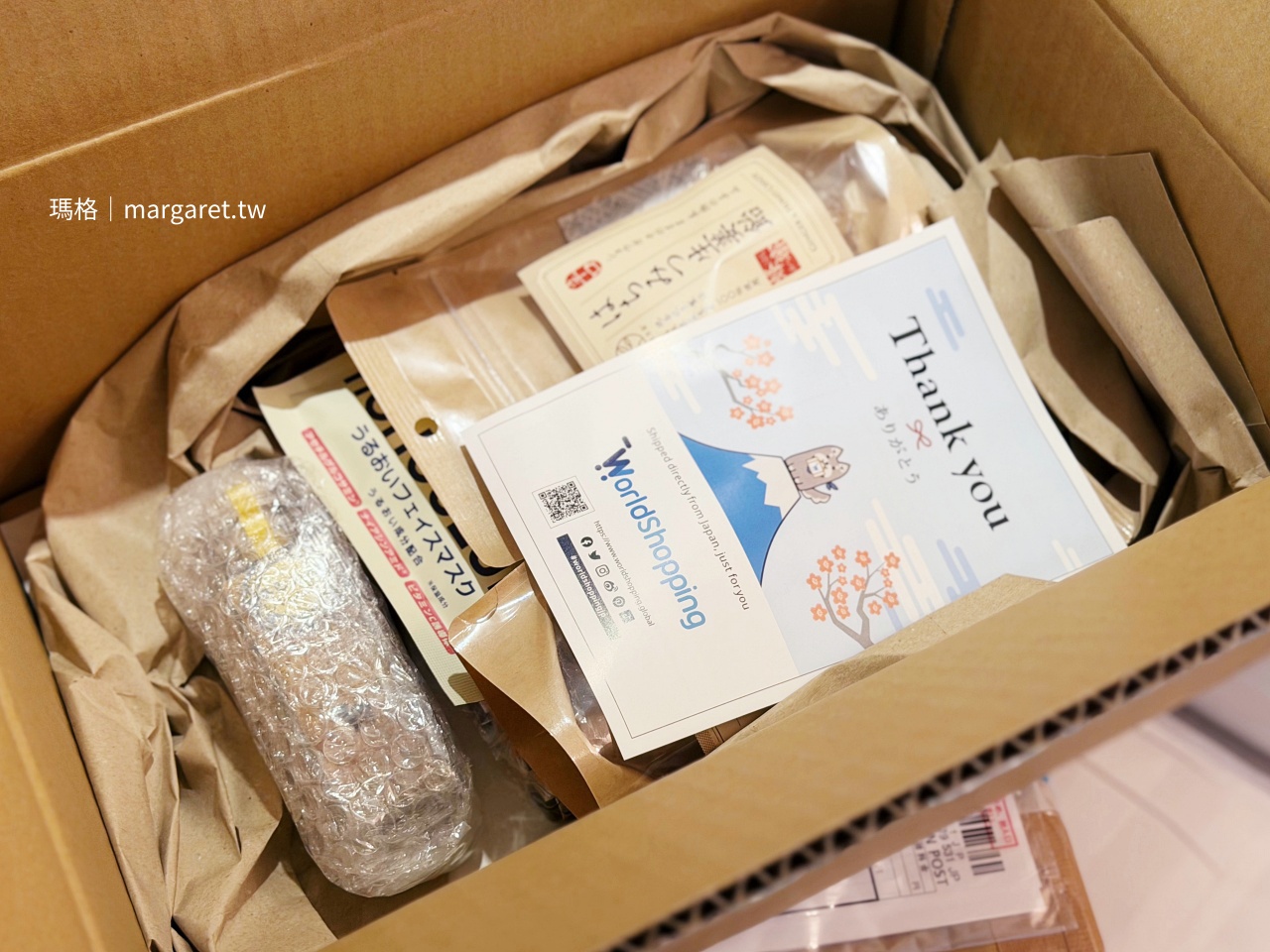 日本WorldShopping代購包裹內頁，附有謝卡與500日圓折扣碼，商品包裝完整安心。