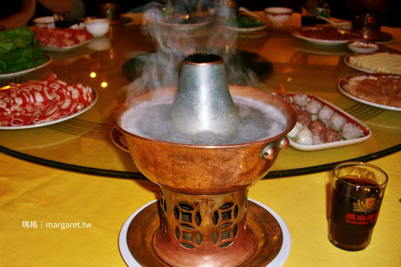 北京滿福樓大酒樓，北京在地涮羊肉老字號餐廳。