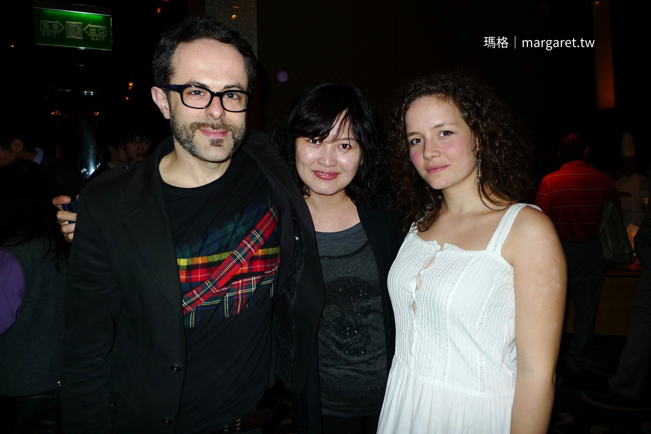 Peppermoon女主唱Iris Koshlev、團長Pierre Faa與部落客瑪格合影於台北國際書展。