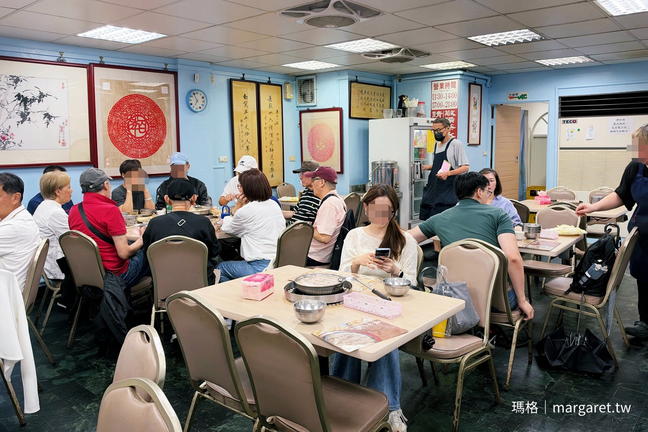 台北長白小館 店內牆面 宋老闆書畫與剪紙作品