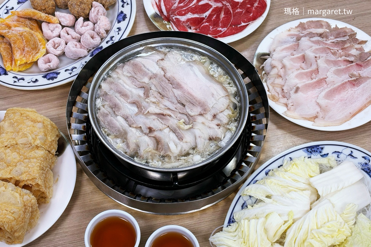 長白小館 酸菜白肉鍋 上桌鍋內酸白菜與白肉