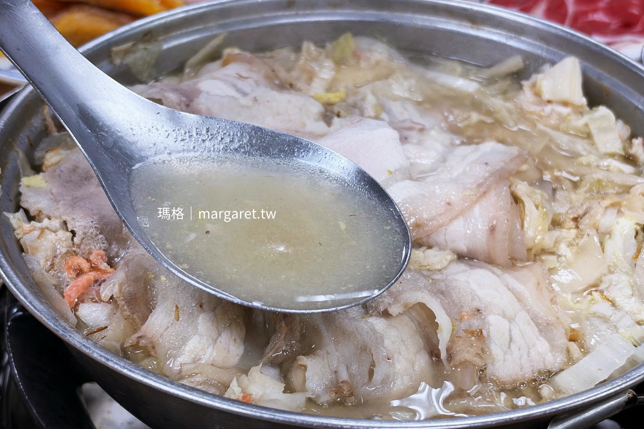 長白小館 酸菜白肉鍋 湯頭與鍋內食材