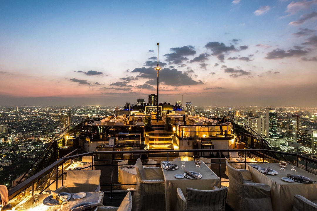 最新推播訊息：像漂浮在天空的船。曼谷61樓高空酒吧欣賞瑰麗夜景