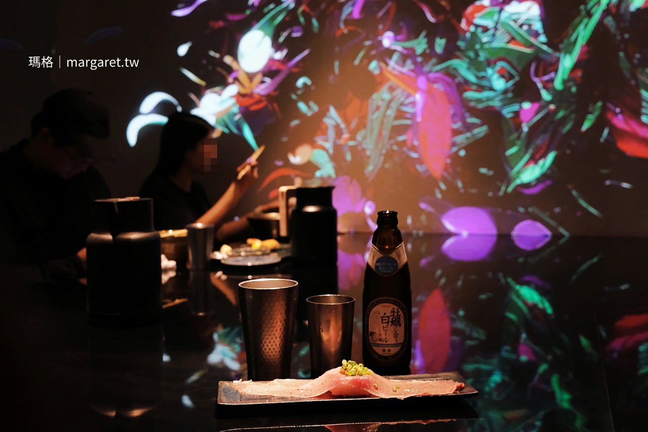 風格前衛的Next Shikaku，拉麵店竟然有數位光雕演出。