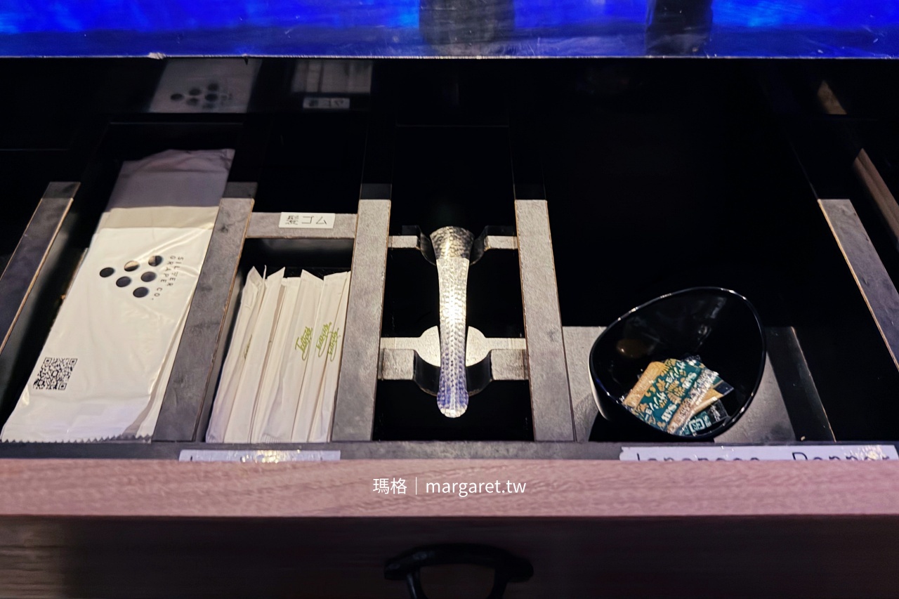 Next Shikaku店內桌邊抽屜設計。