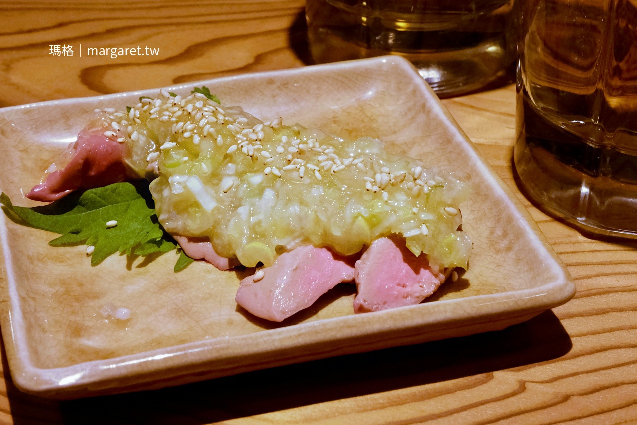 燒鳥炭壹2號店低溫雞肝料理，口感細膩綿密，搭配塔塔醬增添層次風味。