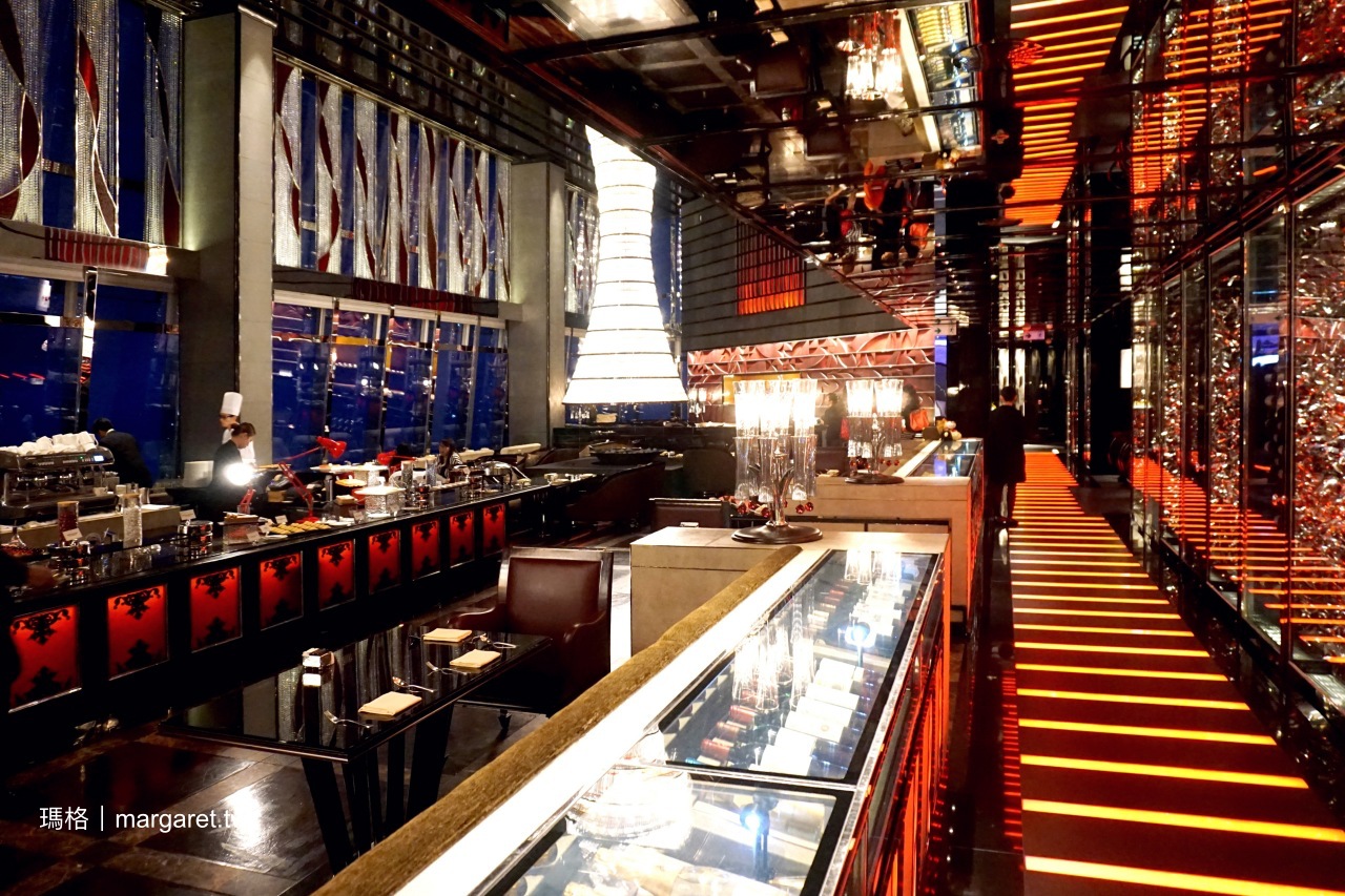 The Lounge & Bar。香港麗思卡爾頓102樓｜Qeelin麒麟珠寶海景下午茶