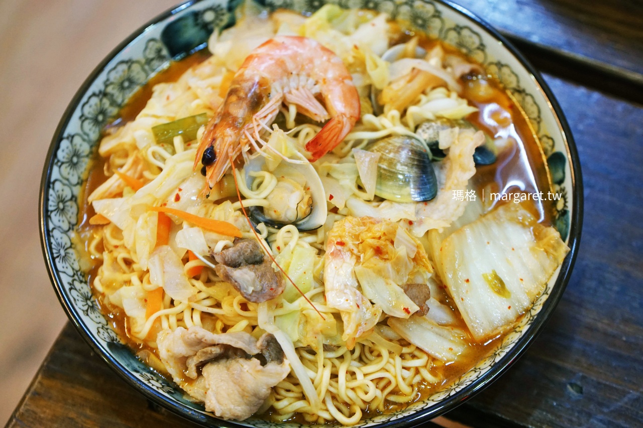 高雄阿浜炒麵屋 辛味泡菜炒泡麵 韓式泡菜與台式泡麵結合的辣味創意炒麵