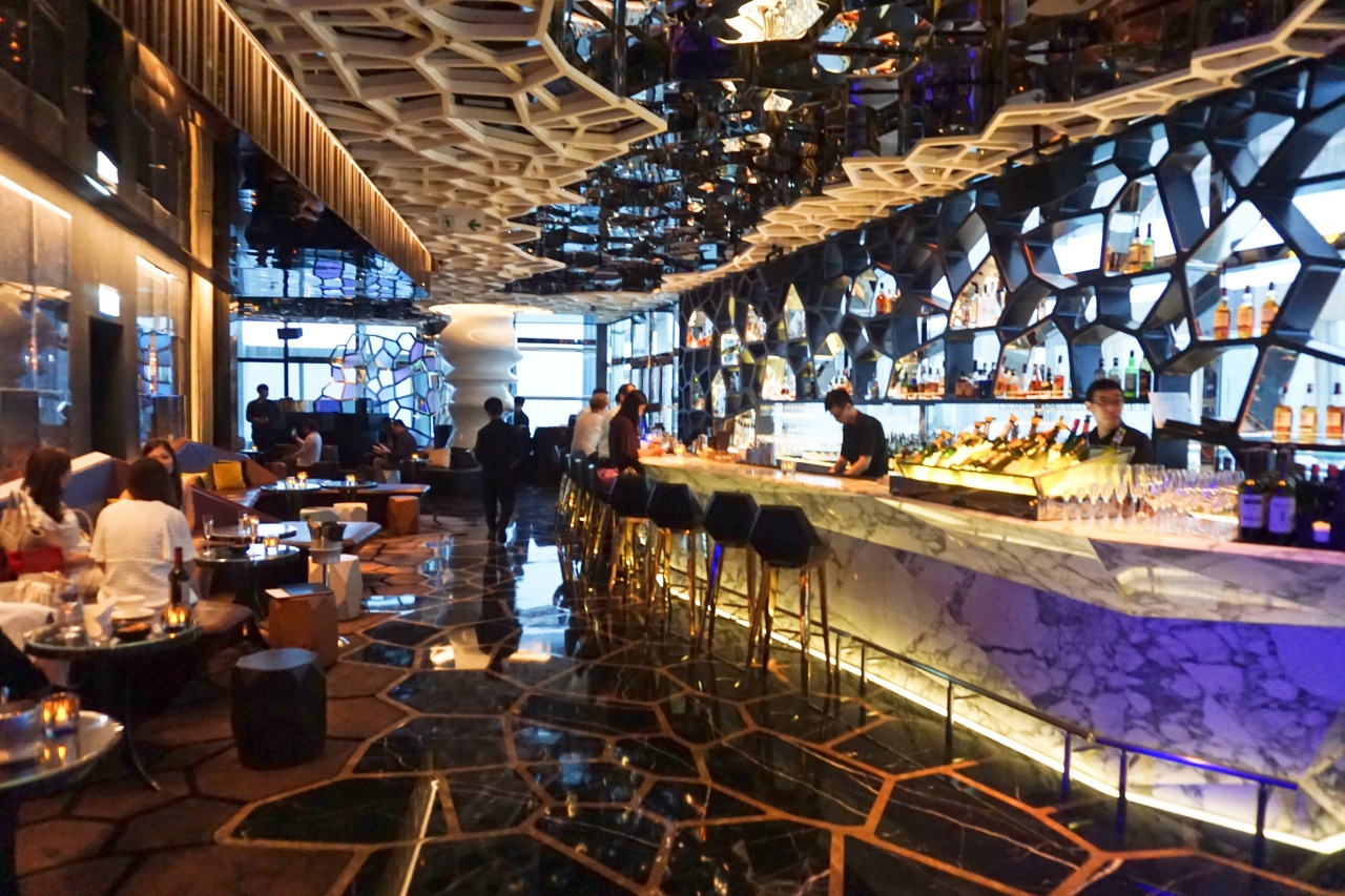 OZONE Bar。最接近天空的酒吧｜到麗思卡爾頓酒店頂樓喝一杯感受香港