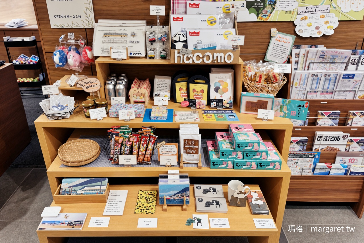 高松 KOKO HOTEL 櫃檯旁的香川在地紀念品與周邊販售區