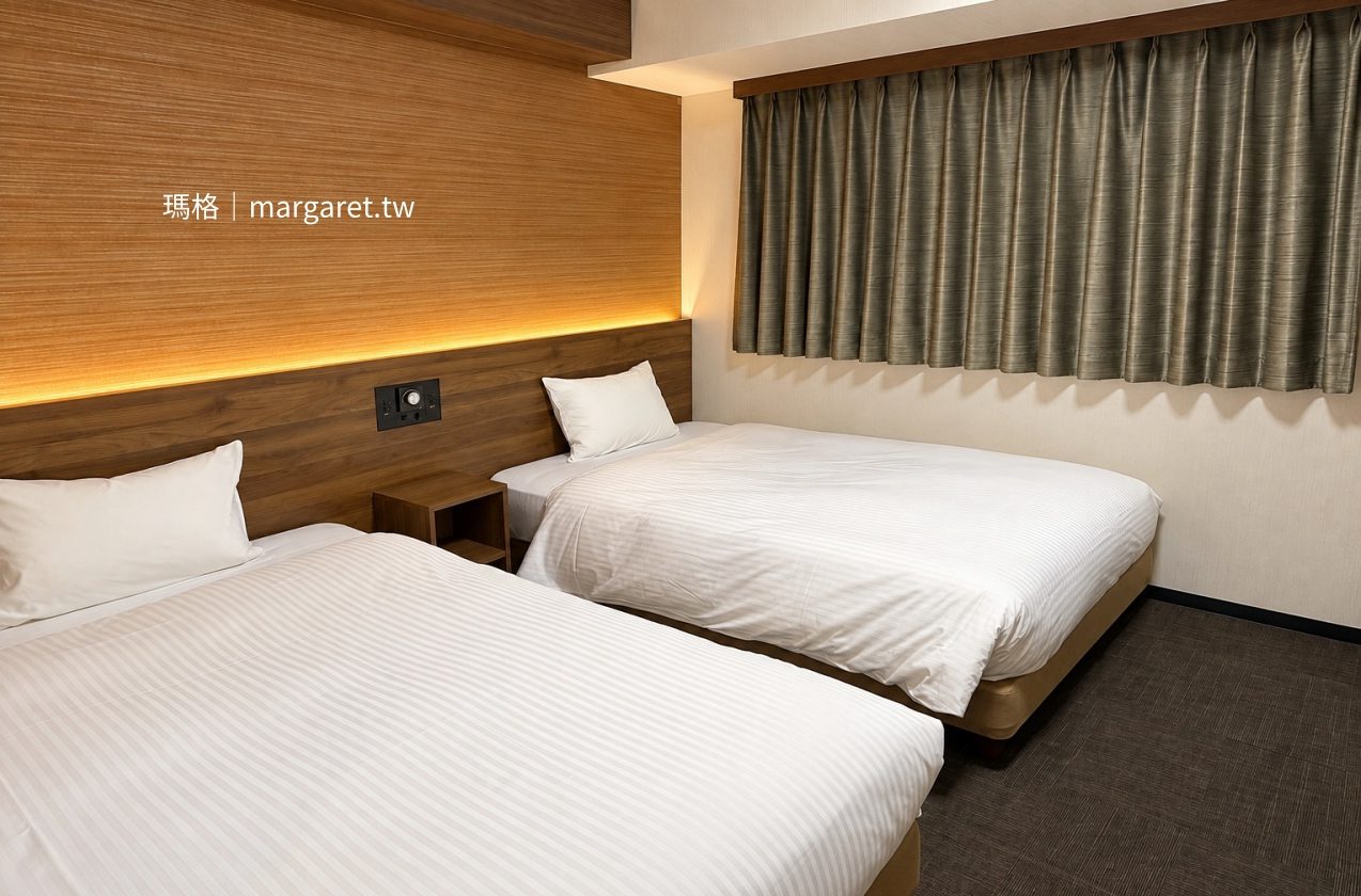 高松 KOKO HOTEL 木質調採光良好的雙床房客房