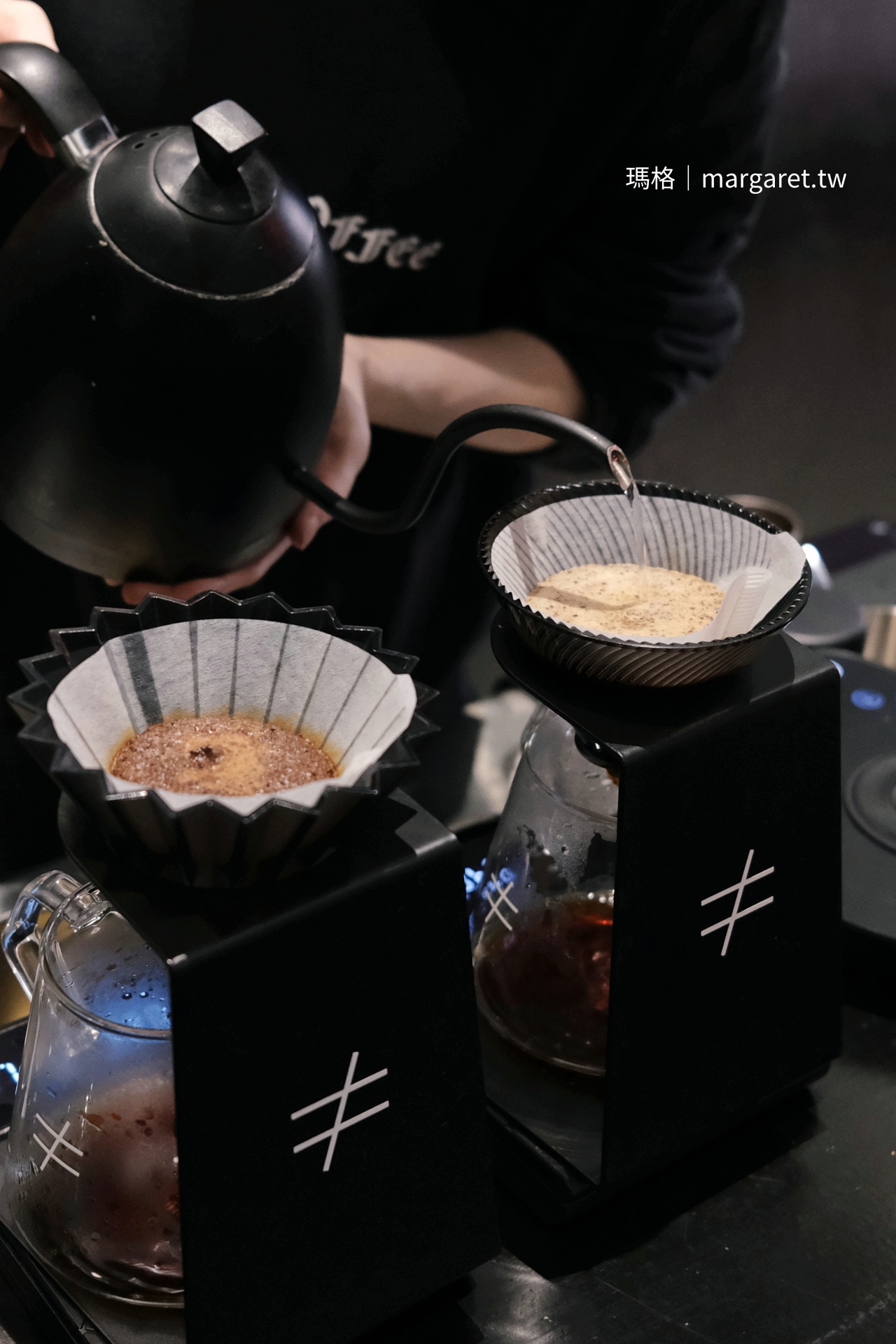 NOTEQUAL COFFEE 手沖咖啡萃取中的濾杯與細口壺