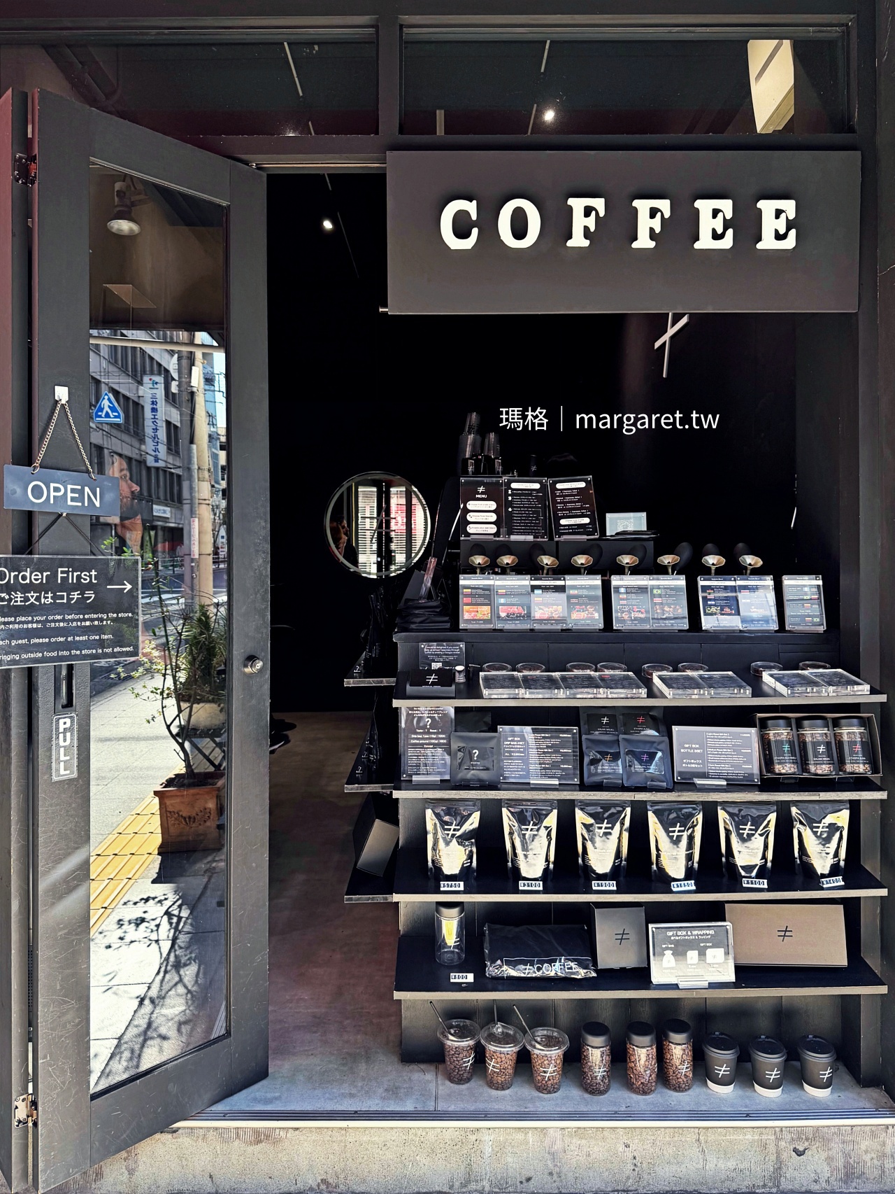 大阪本町咖啡館 NOTEQUAL COFFEE 店内陳列精品豆單一字排開