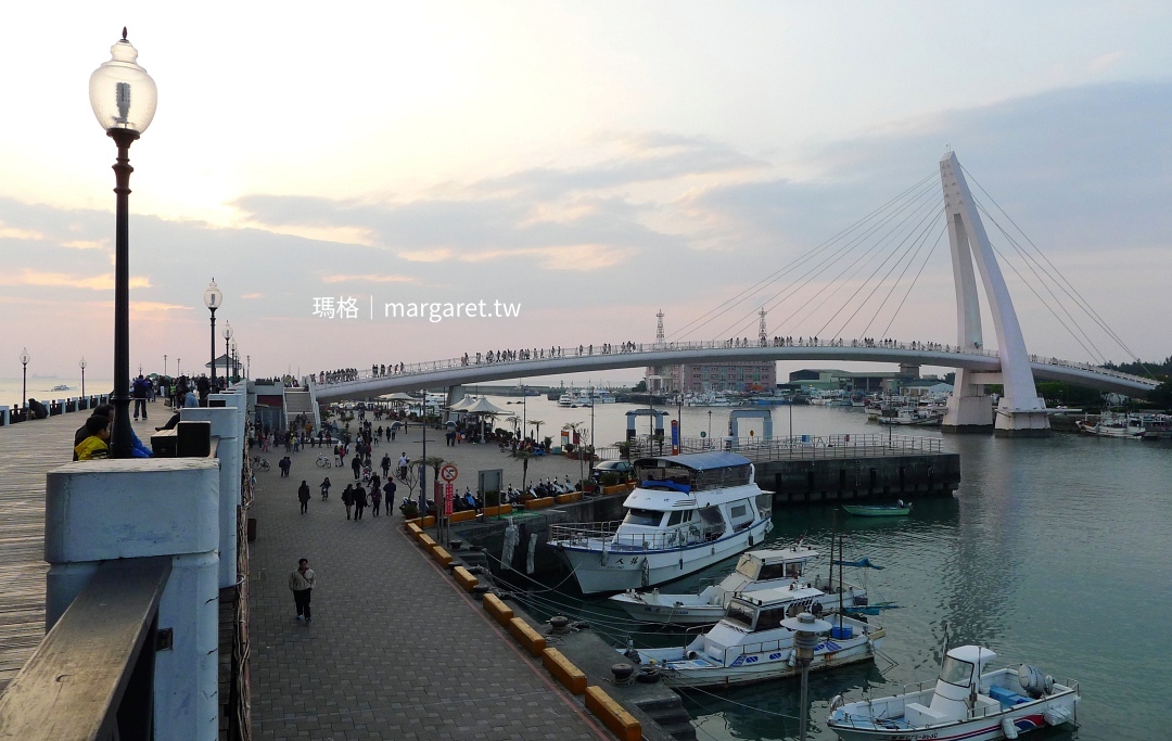 從承億文旅淡水吹風，步行15分鐘可到淡水漁人碼頭。