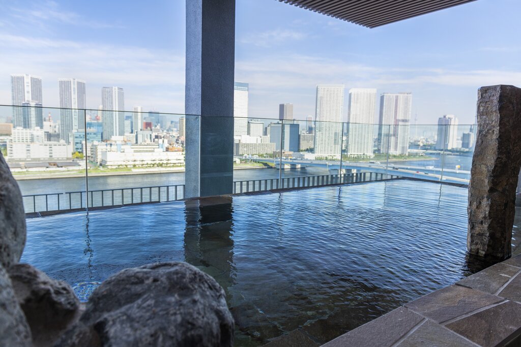 東京灣La Vista Tokyo Bay。豐洲市場優質住宿｜頂樓海景大浴場眺望東京雙塔