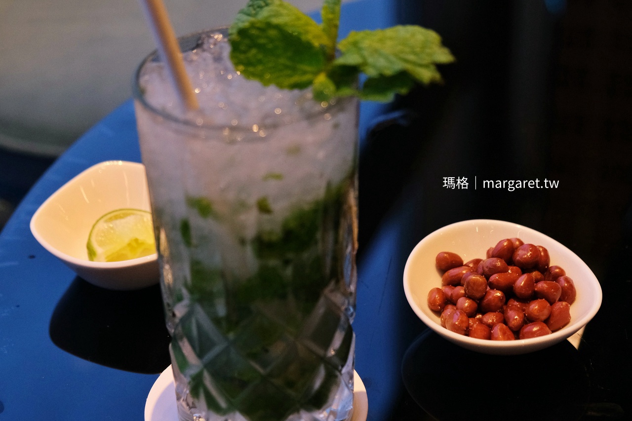 河內Bar Hedonist 窗邊獨飲夕陽景致