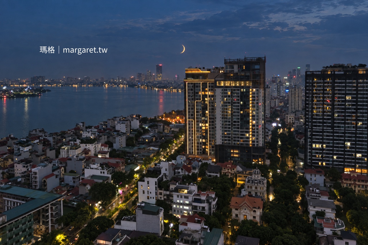 河內Bar Hedonist 街道燈火陸續亮起