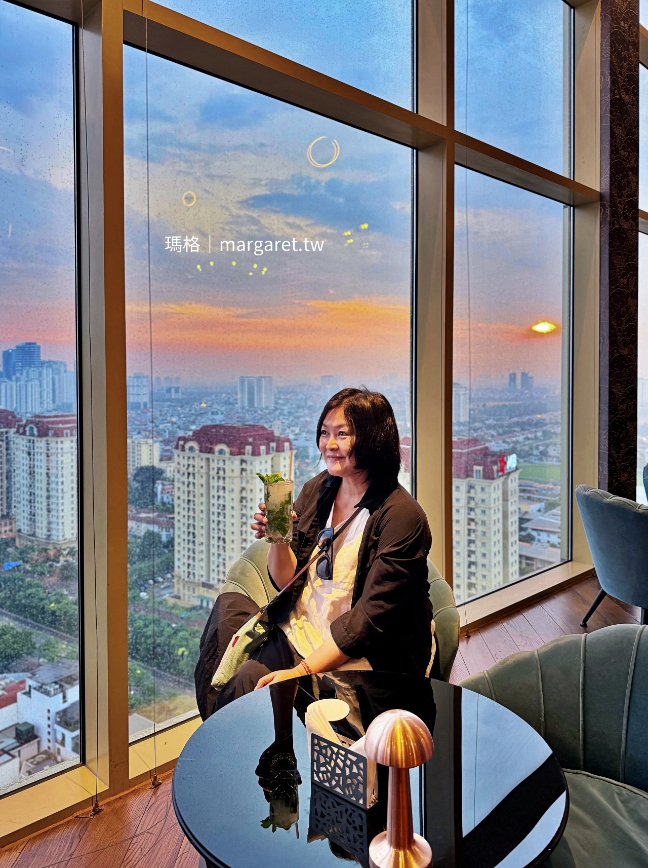 河內Bar Hedonist 雨後粉橘色夕陽天空