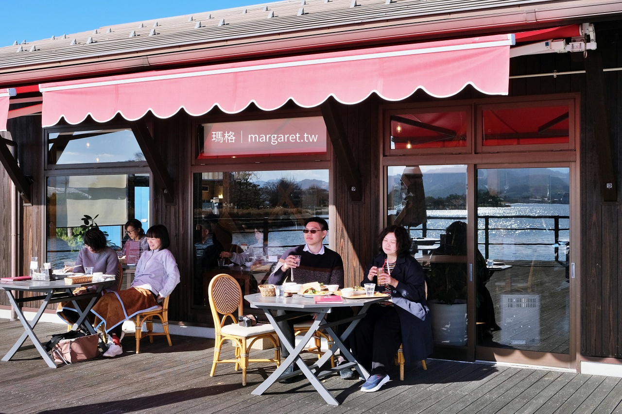 鳥取湯梨濱町Café ippo露天座位區，療癒的東鄉湖湖景伴隨咖啡時光。
