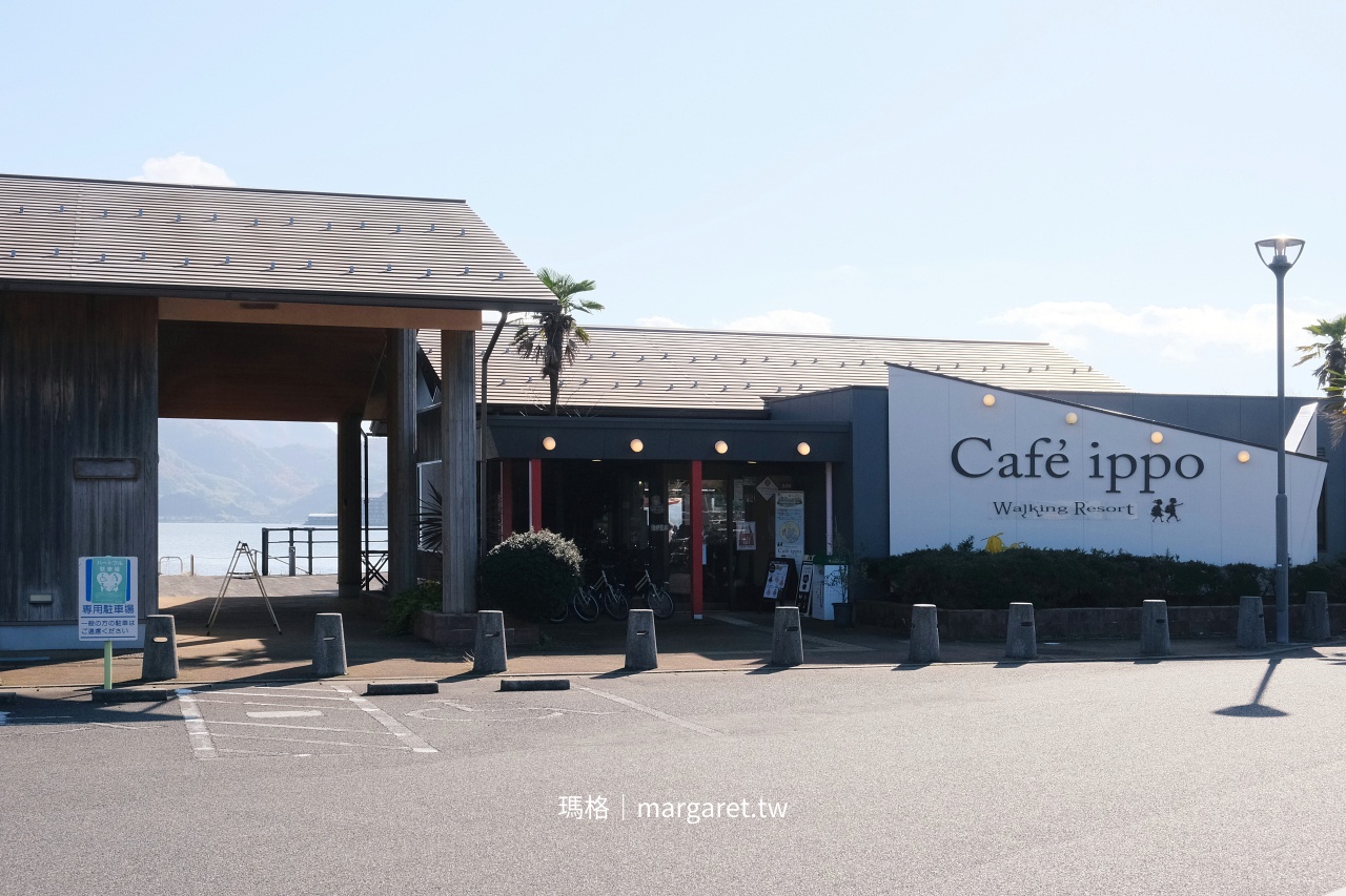 鳥取湯梨濱町Café ippo湖景餐廳外觀，提供健走杖與自行車租借。