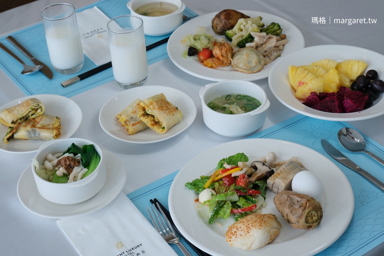 墾丁風華酒店早餐buffet，中西式精緻餐點，現涮魚湯三寶蛋餅。