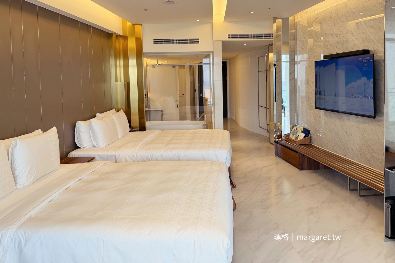 墾丁質感客房內裝，柔和色系木質傢俱，精品旅宿氛圍。