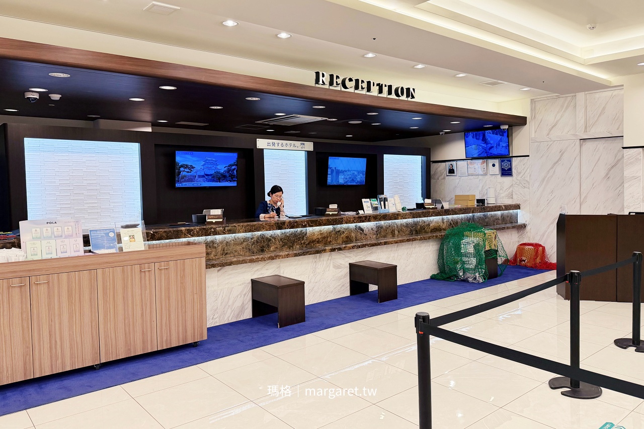 東橫INN大宮站東口飯店大廳接待櫃檯。