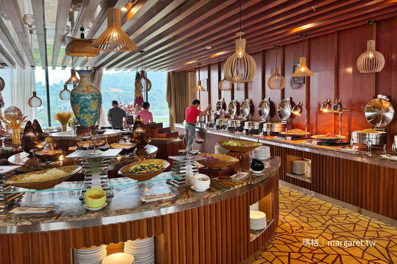 下龍灣中央奢華飯店 建築外觀夜景