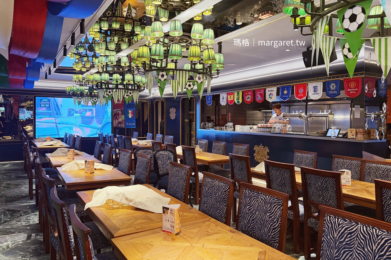 嘉義金色三麥耐斯店 復古公車服務櫃檯 店裝特色