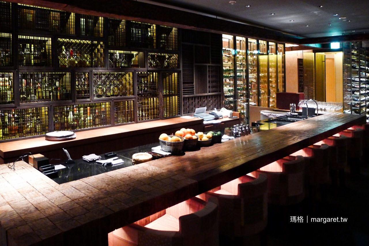 東山酒吧。被文物古書牆圍繞的微醺空間｜京都凱悅酒店Touzan restaurants＆bar