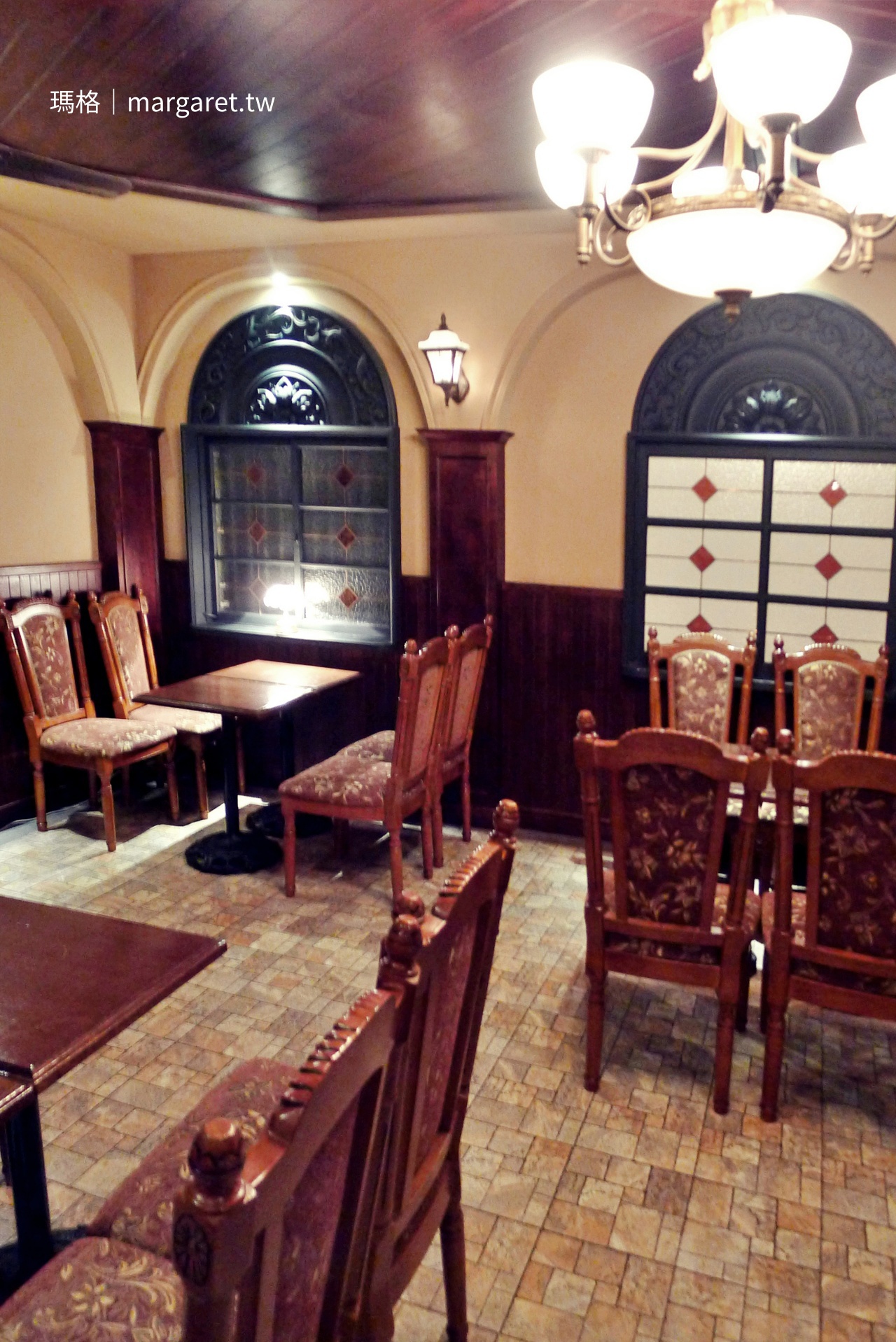台南正興街IORI Tea House 昭和風格喫茶店外觀懷舊氛圍