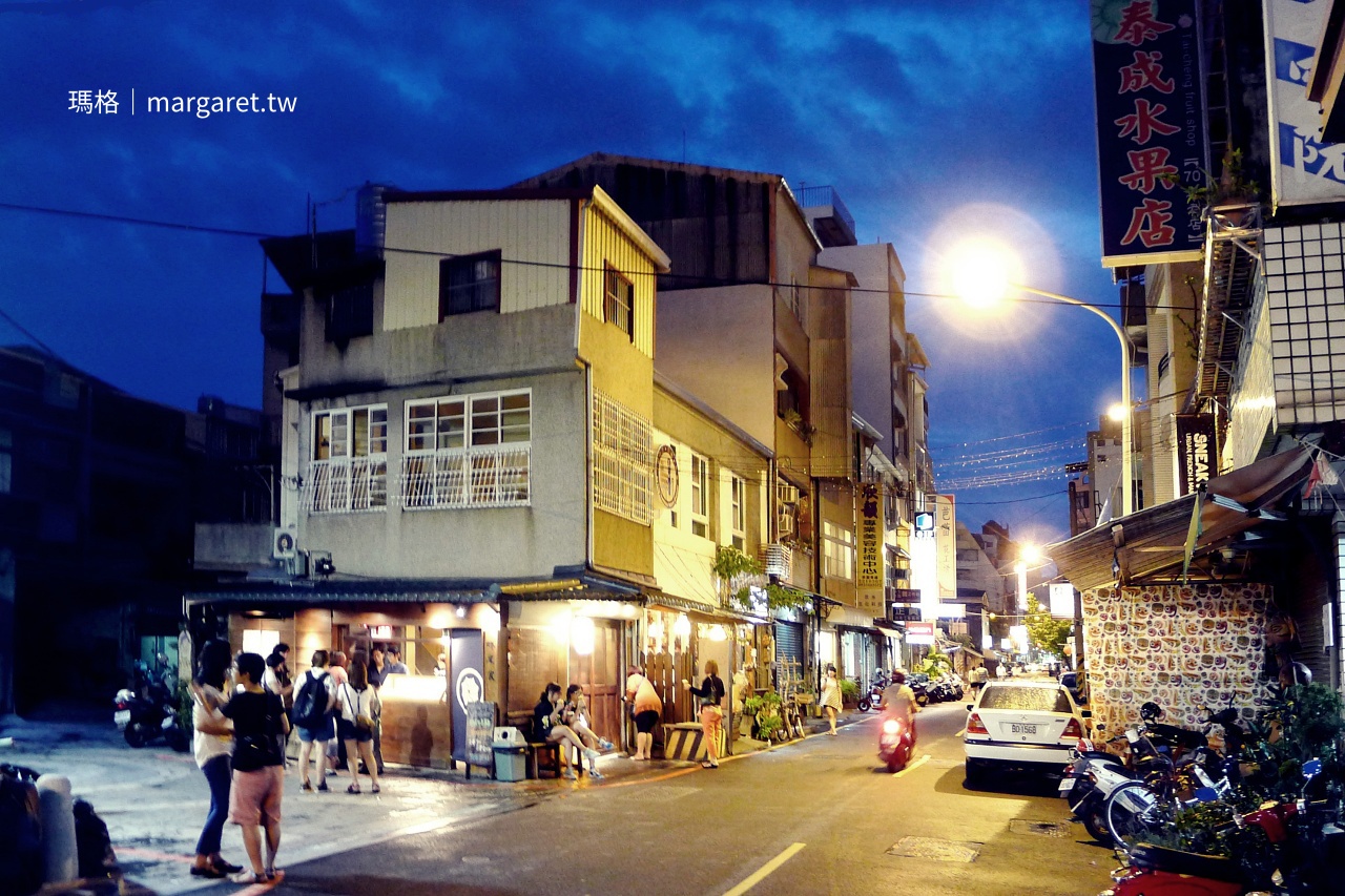 台南正興街蜷尾家甘味処 店門口街角日式老屋外觀人潮實景