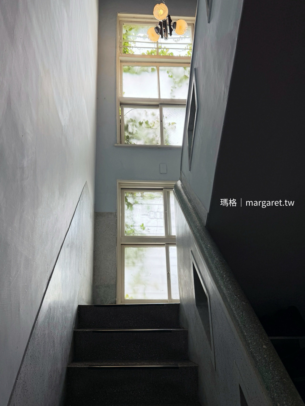 嘉義曉咖啡 二樓座位區 木質地板