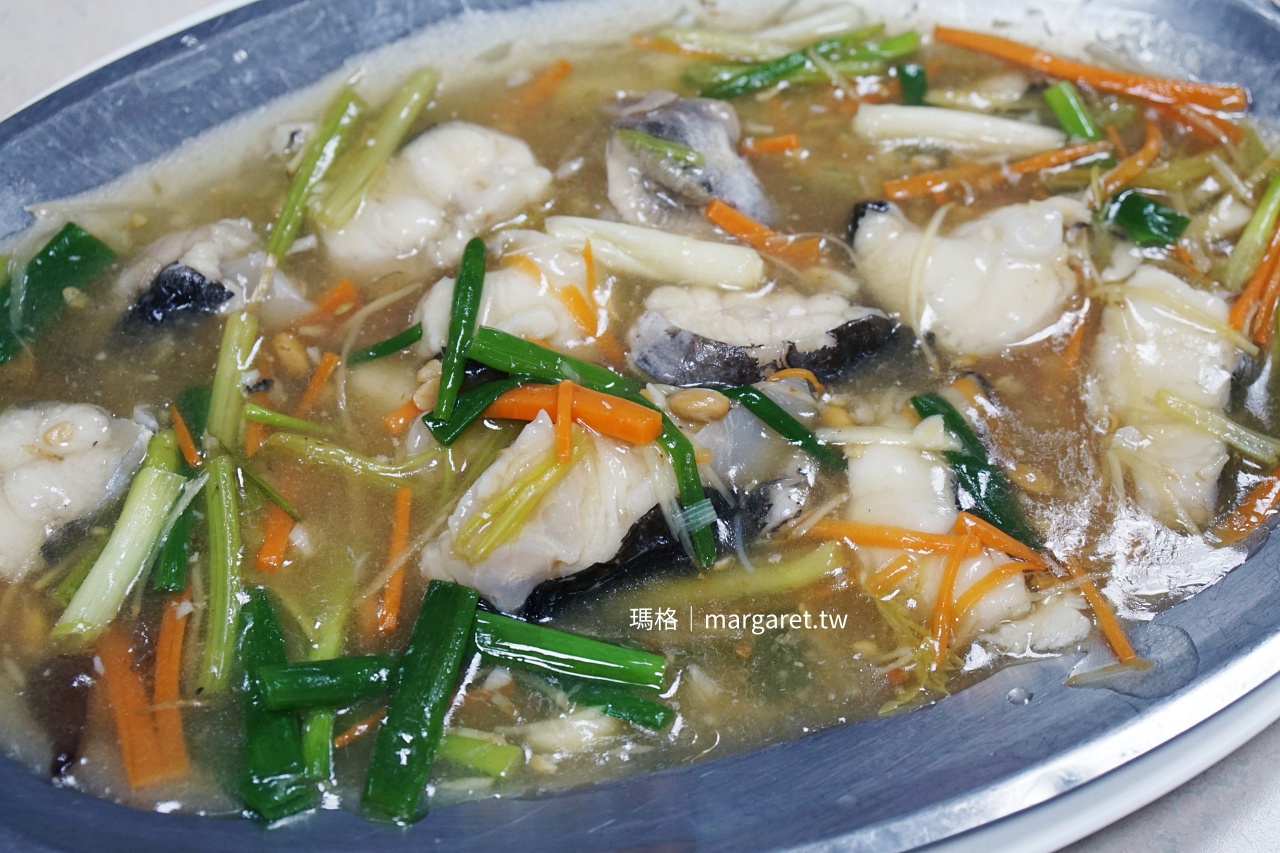 友信海鮮餐廳用餐。深澳漁港美食｜雨中的酋長岩、無緣的象鼻岩