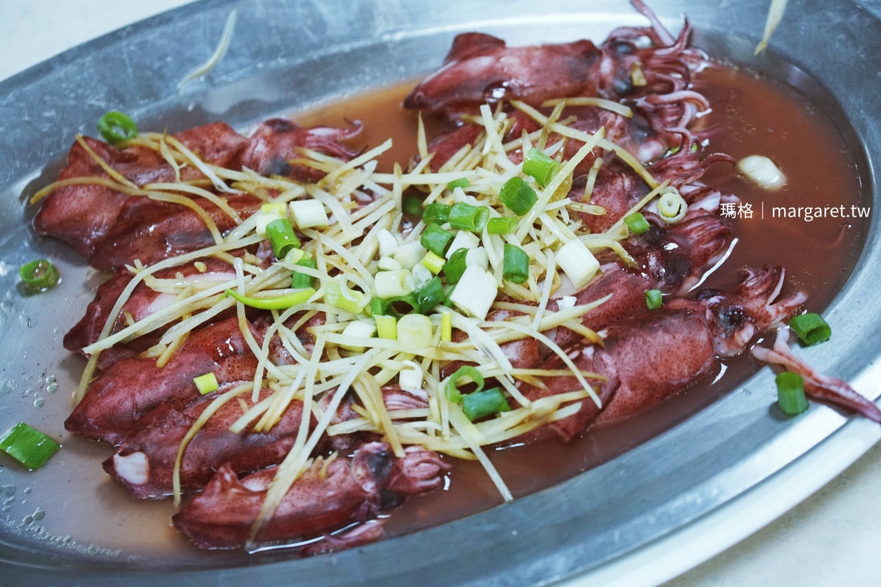 友信海鮮餐廳用餐。深澳漁港美食｜雨中的酋長岩、無緣的象鼻岩