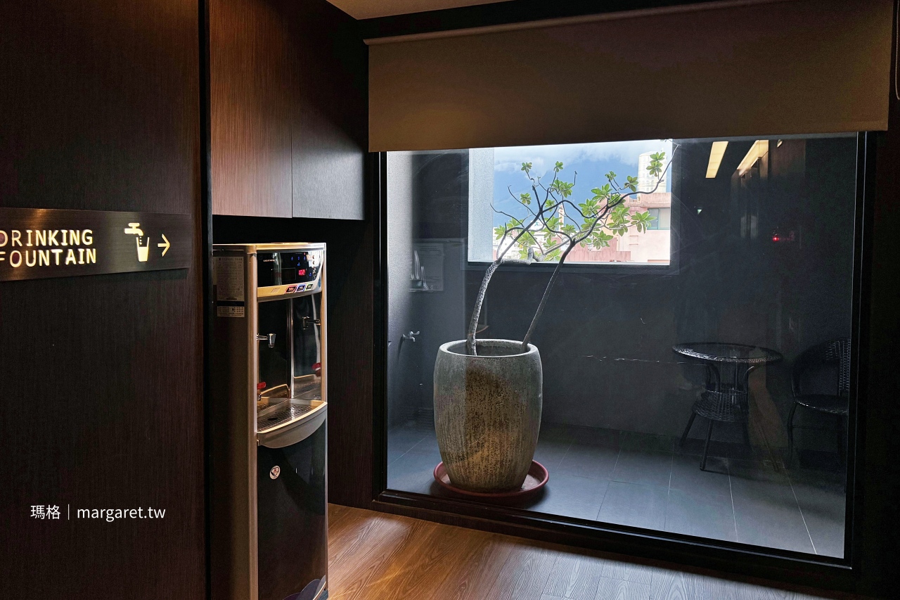 Just Sleep捷絲旅。花蓮中正館｜前身為美琪飯店。戲院播映室變身懷舊漫畫圖書室