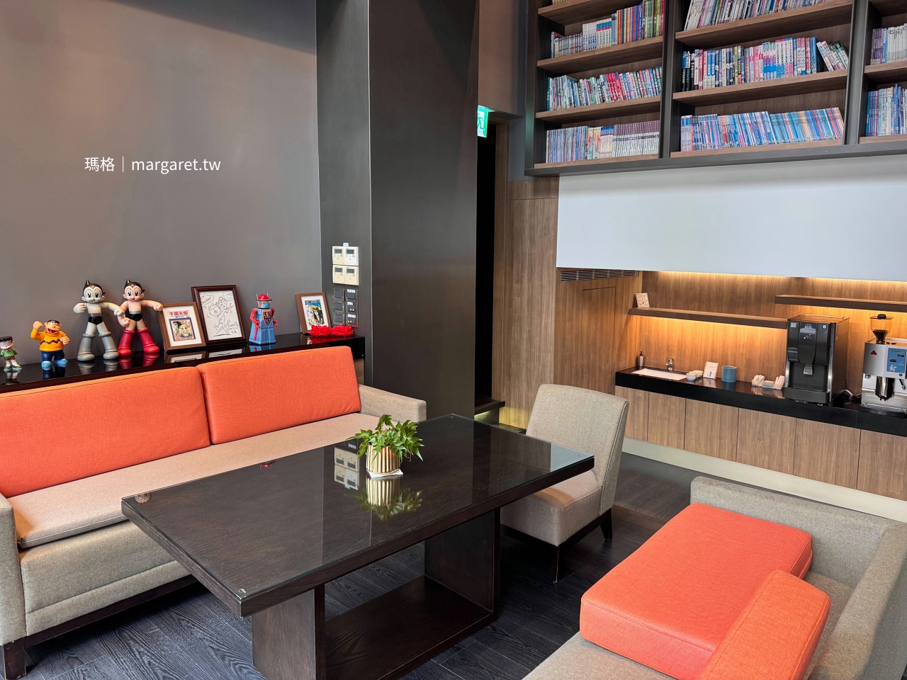 Just Sleep捷絲旅。花蓮中正館｜前身為美琪飯店。戲院播映室變身懷舊漫畫圖書室