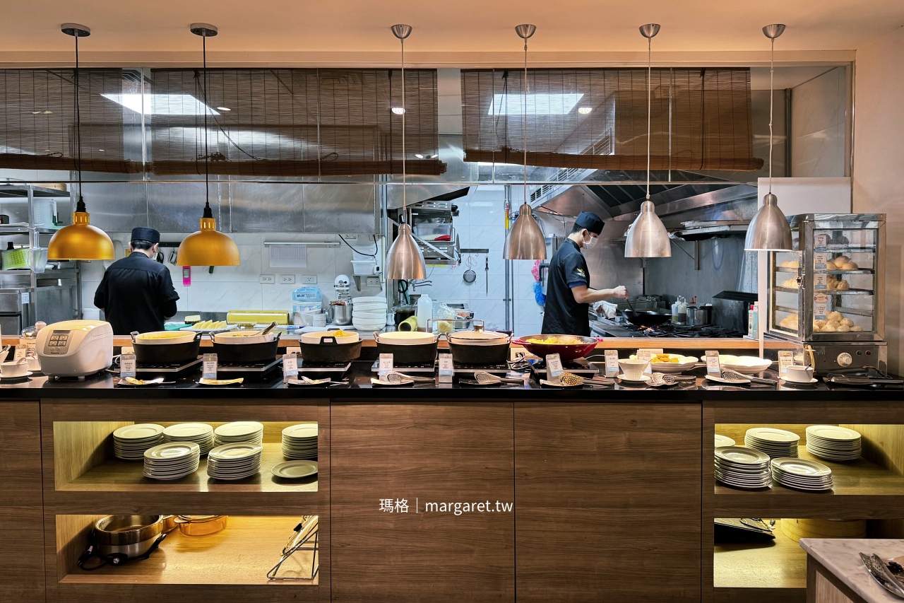 Just Sleep捷絲旅。花蓮中正館｜前身為美琪飯店。戲院播映室變身懷舊漫畫圖書室