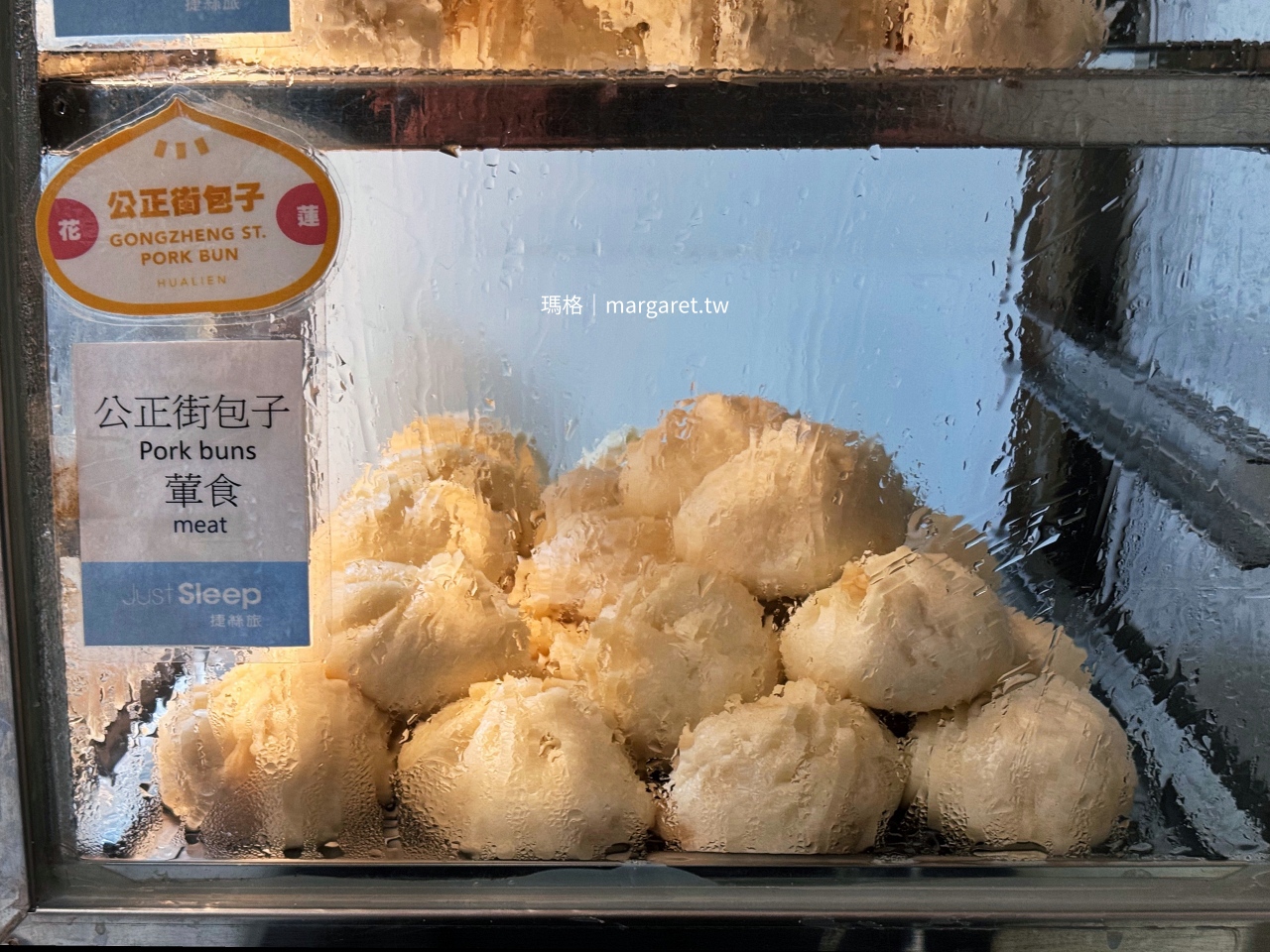 Just Sleep捷絲旅。花蓮中正館｜前身為美琪飯店。戲院播映室變身懷舊漫畫圖書室