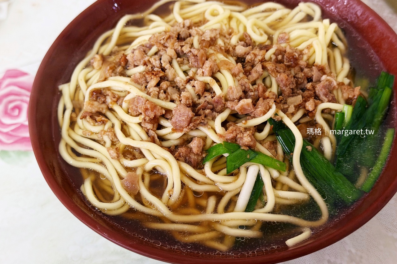 集集無名麵店黃麵湯麵一碗，在地口味軟嫩麵條搭配肉燥。