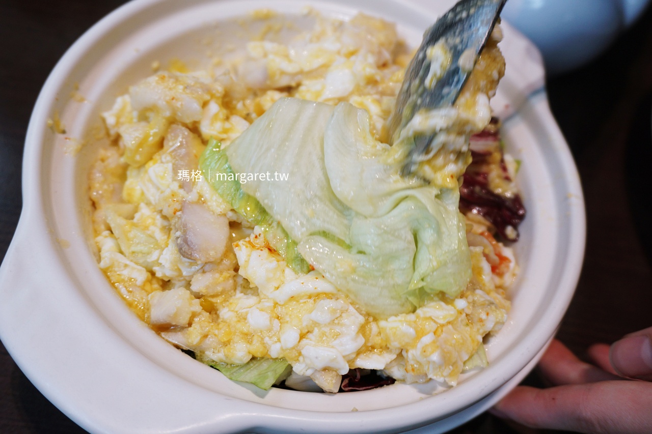桐花芙蓉煲仔 食材鮮味完整保留 服務人員桌邊服務