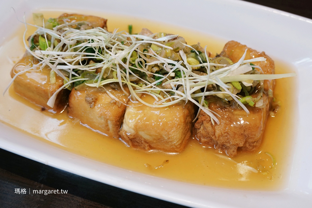桐花蒜香燒豆腐 煎至焦色鎖住豆香 鹹甘入味