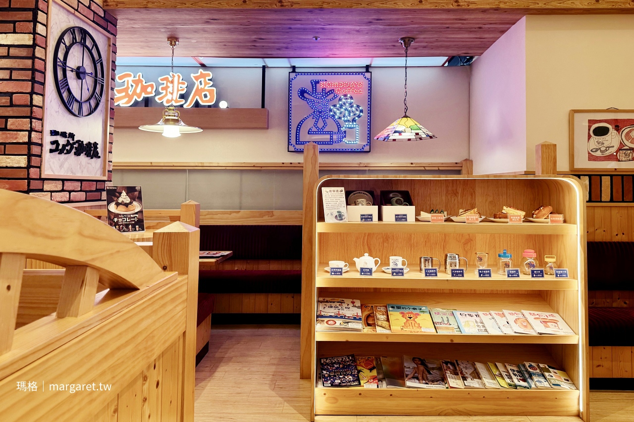 客美多咖啡入口處食物模型展示櫃。