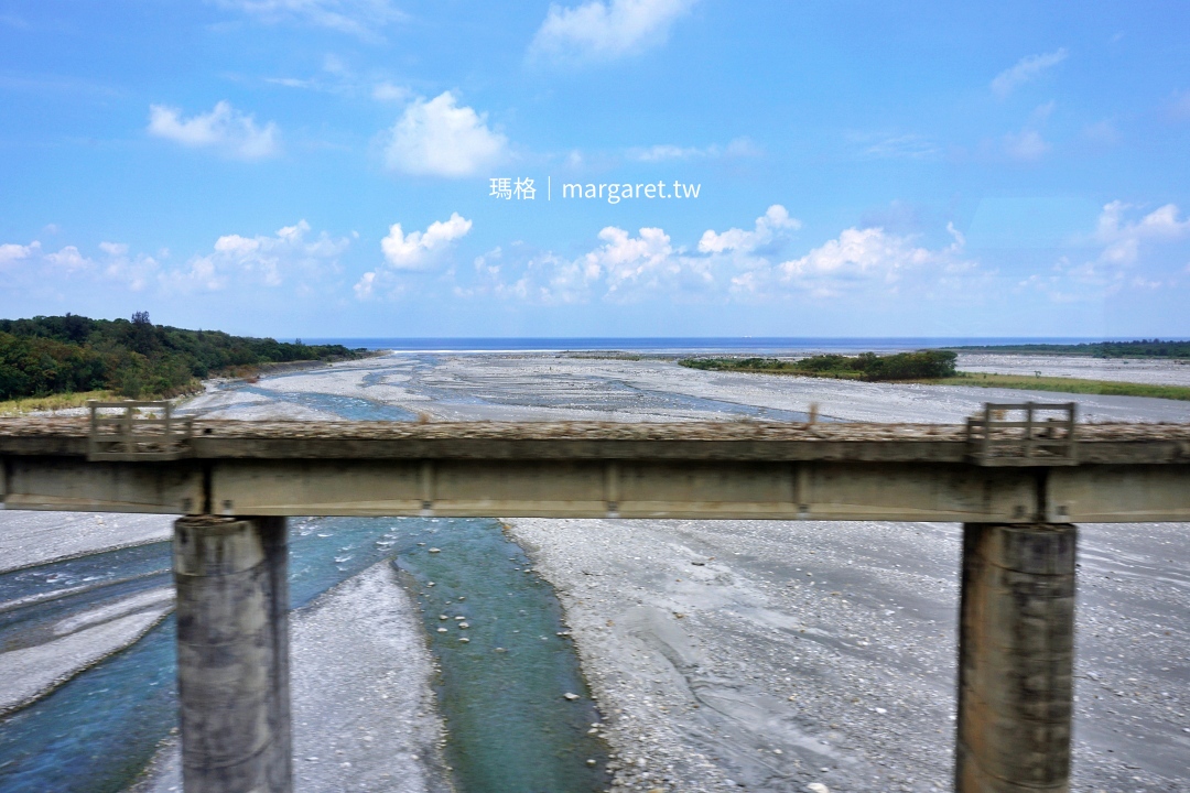 搭自強號前往花蓮的窗外風景。