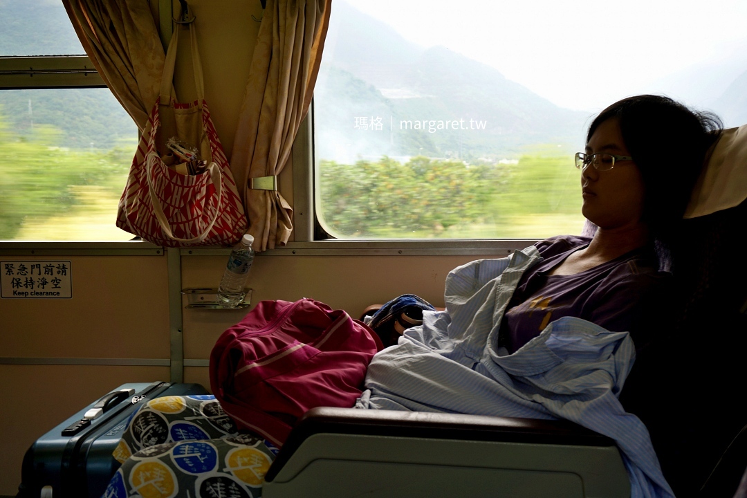 搭自強號前往花蓮的窗外風景。