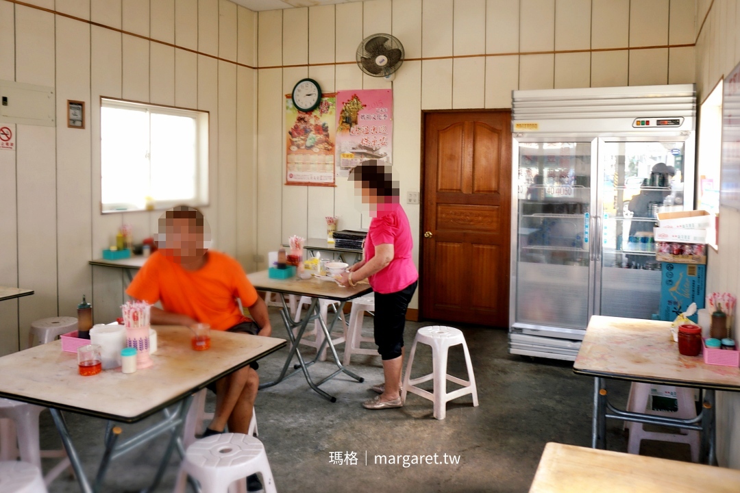 花蓮海岸路美女臭豆腐，用餐環境、室內冷氣開放。