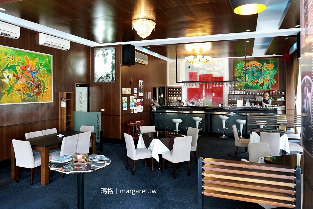 Anna Coffee店內裝潢，包含吧台、座位區或烘豆設備。