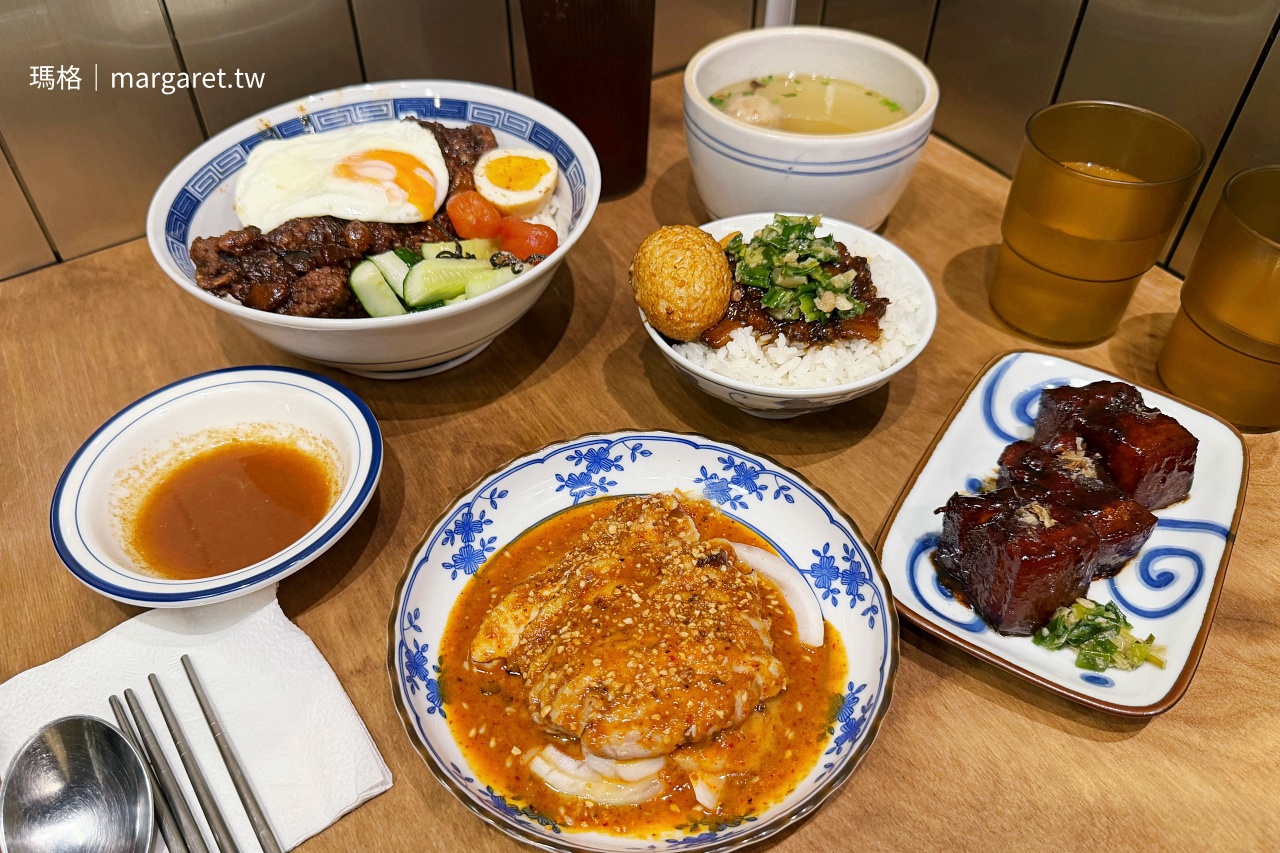 開囍滷肉專賣店餐點合照，包含黑金滷肉飯、滷大排飯、紅燒肉與口水雞